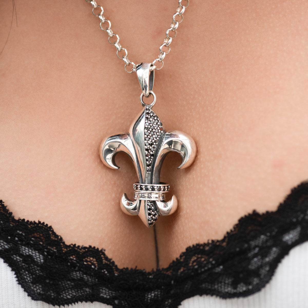 Pendant lily large