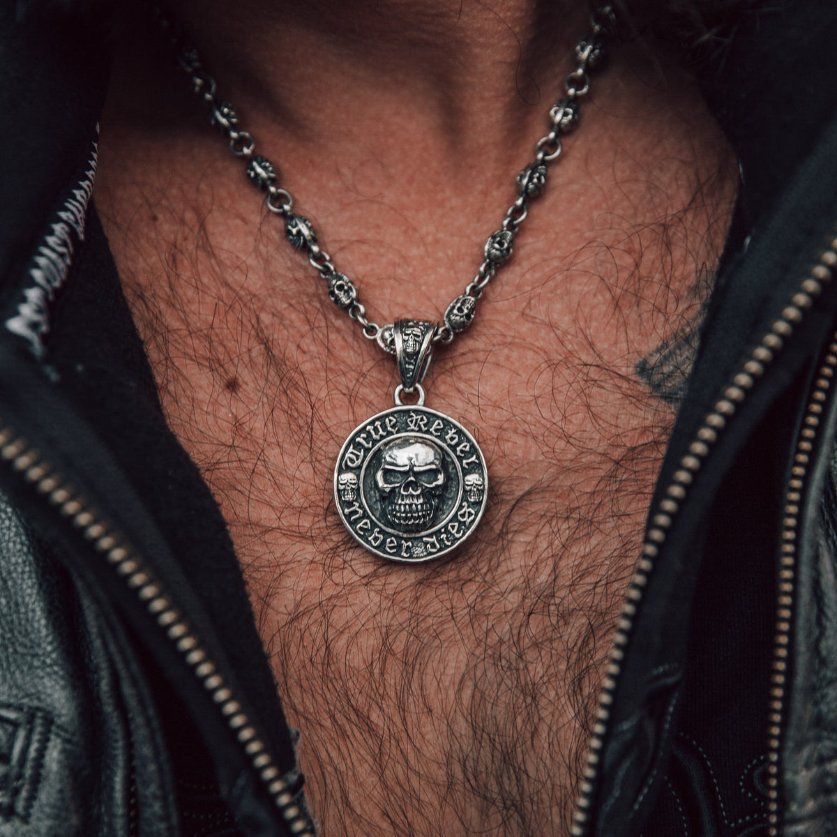 Silver chain skull