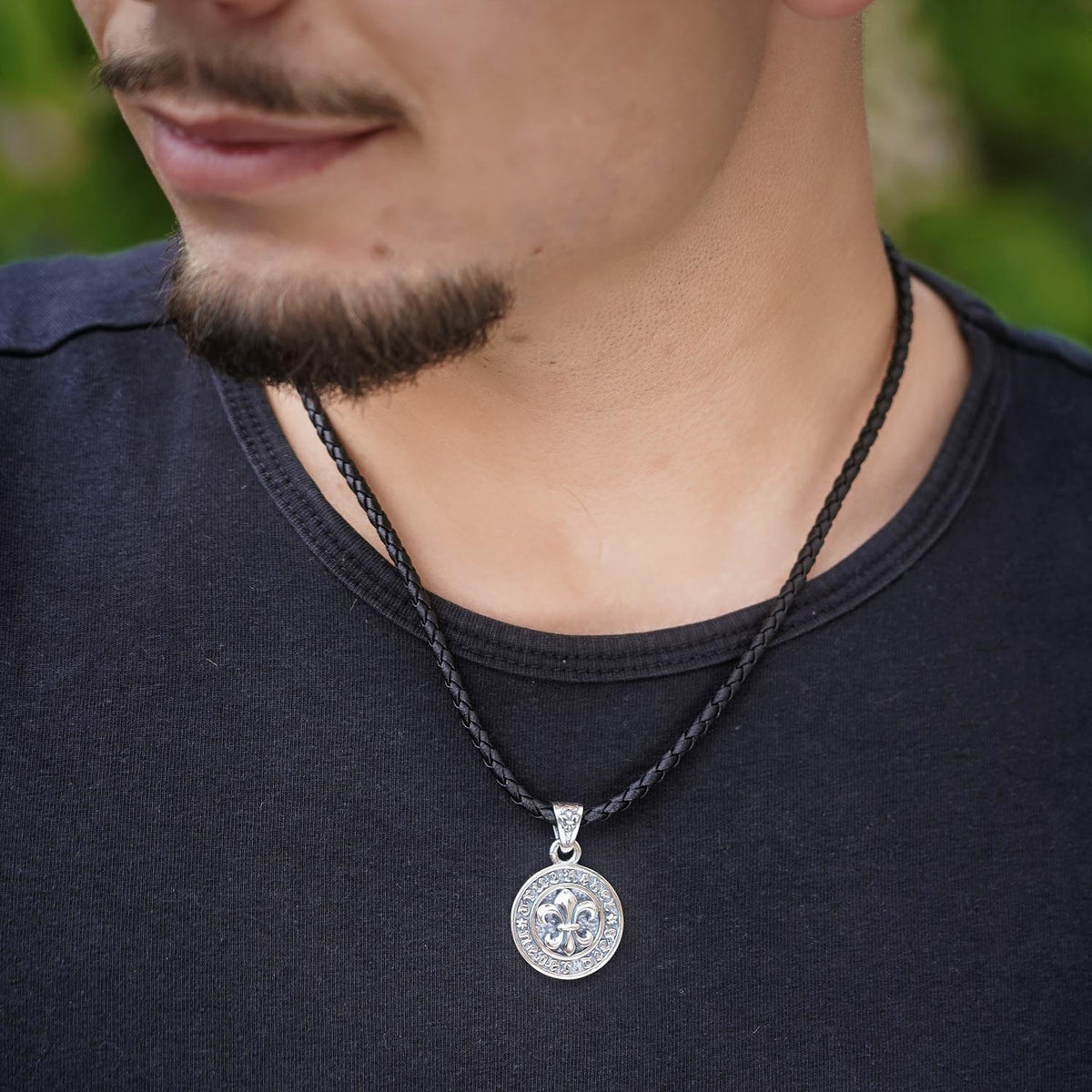 Anhänger Medallion Lilie