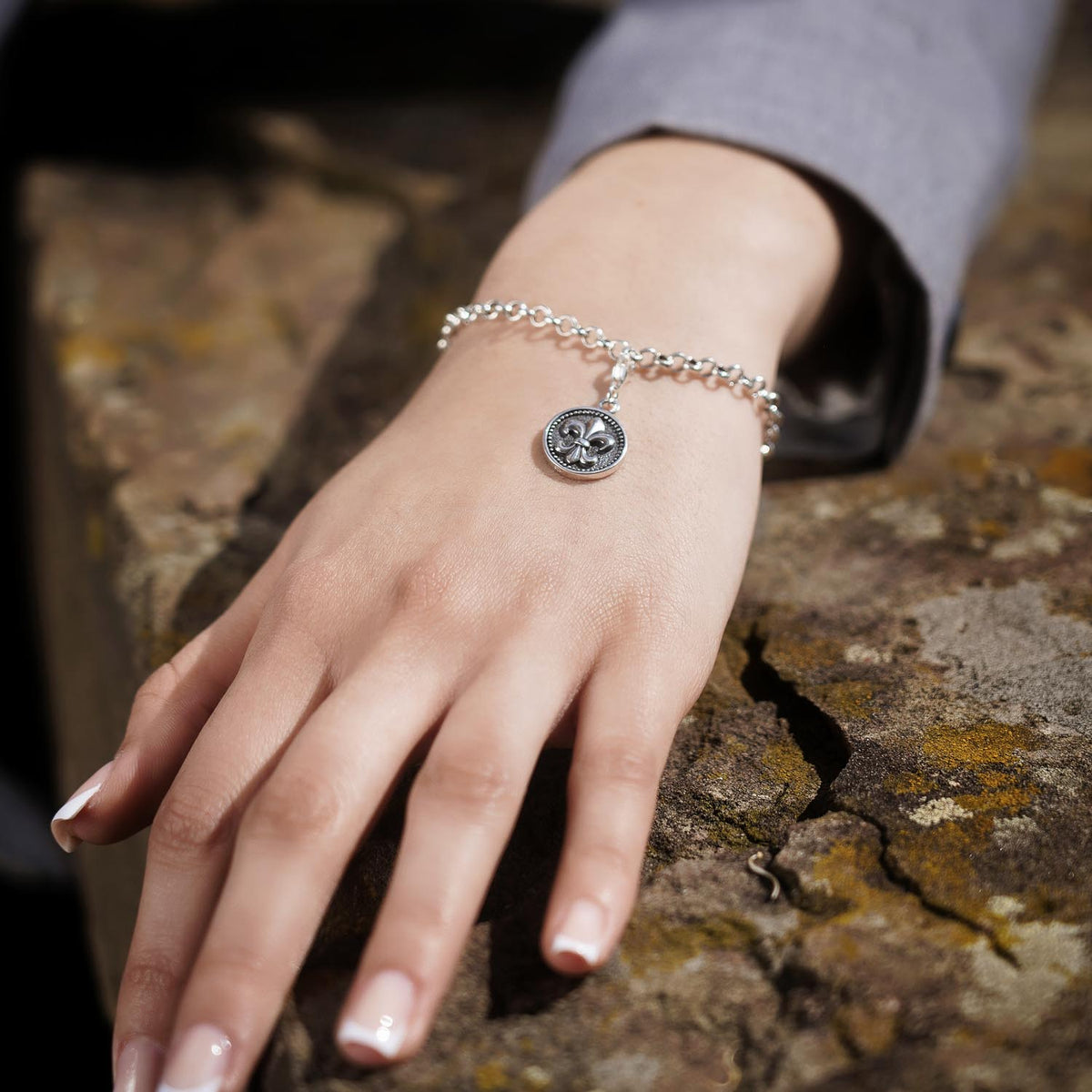 Anhänger Charm Lilie klein