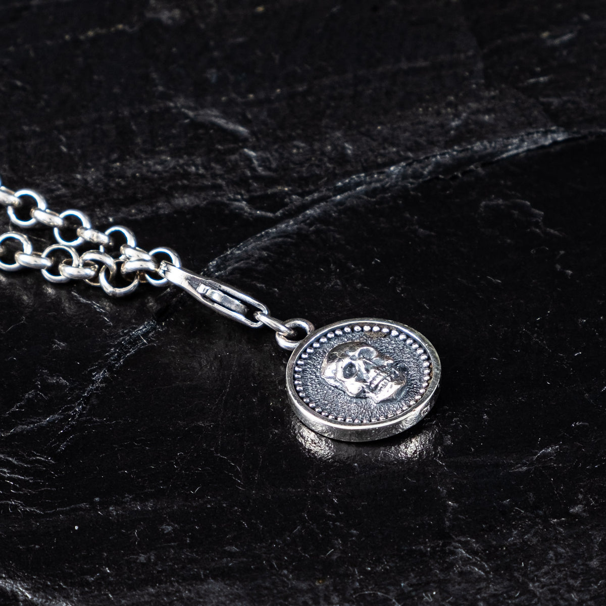 Anhänger Charm Totenkopf klein