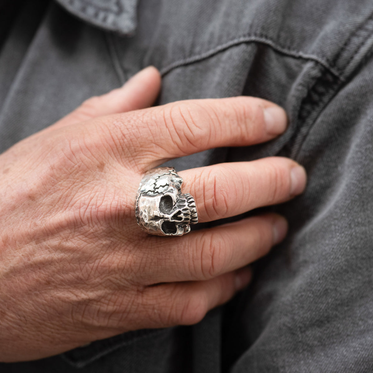 Ring Totenkopf Gehämmert