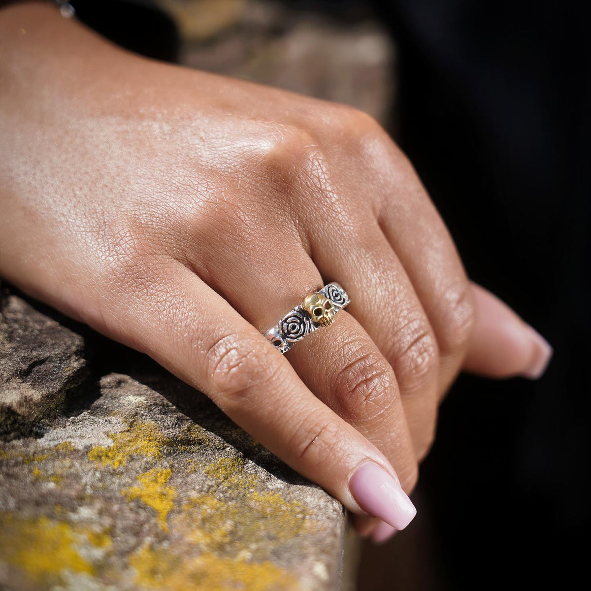 Ring Roses Skull