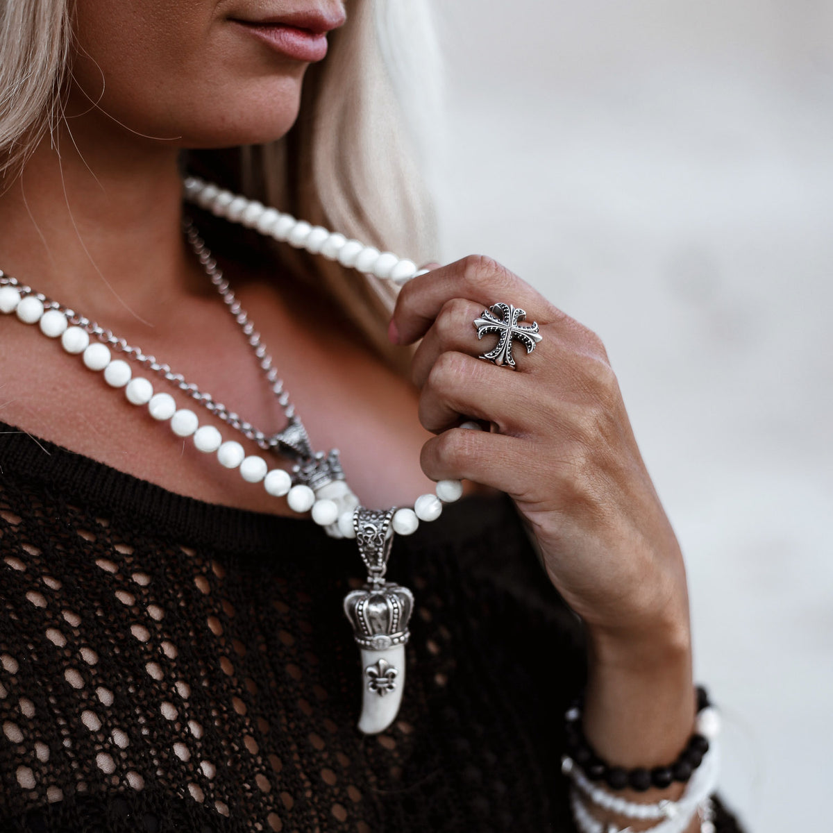 Ring Lily Cross