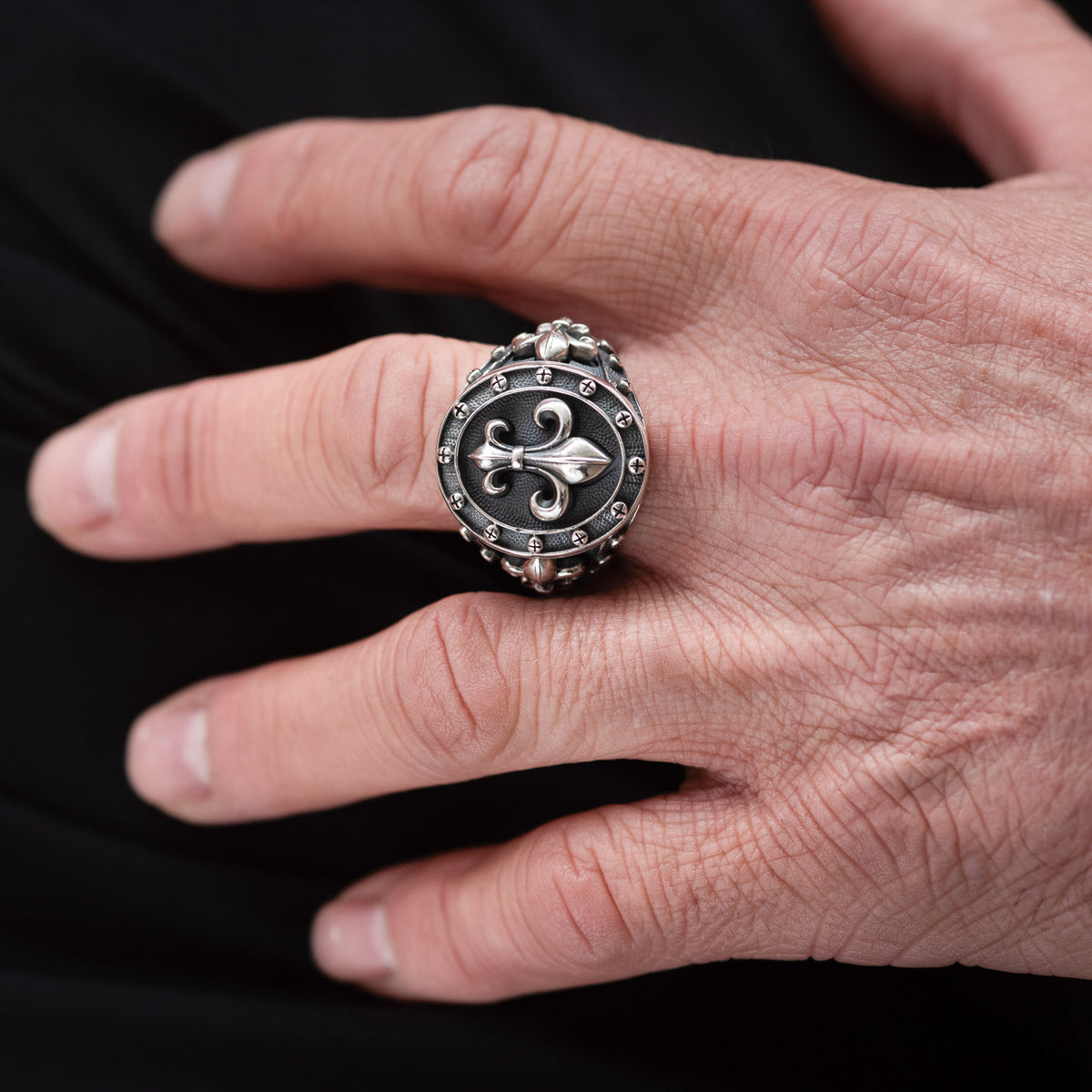 Ring Lilie Nieten