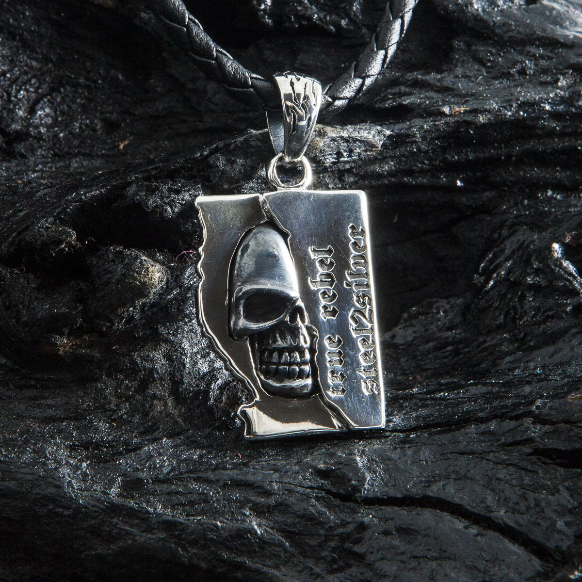 Anhänger Dog Tag Half Skull