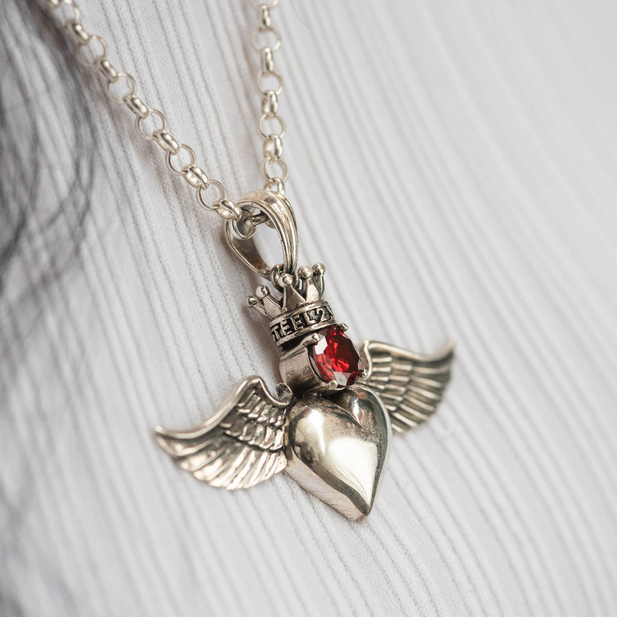 Pendant Heart Wings Crown 