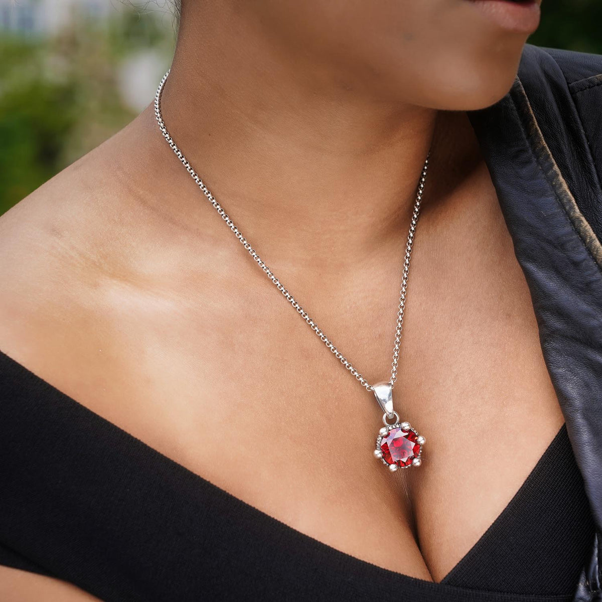 Crown pendant 