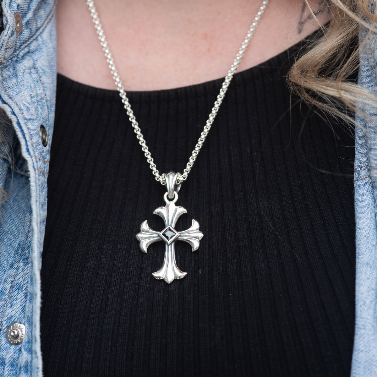 Pendant Lily Cross small 