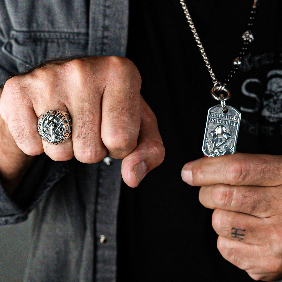 ANHÄNGER DOG TAG HOLLISTER