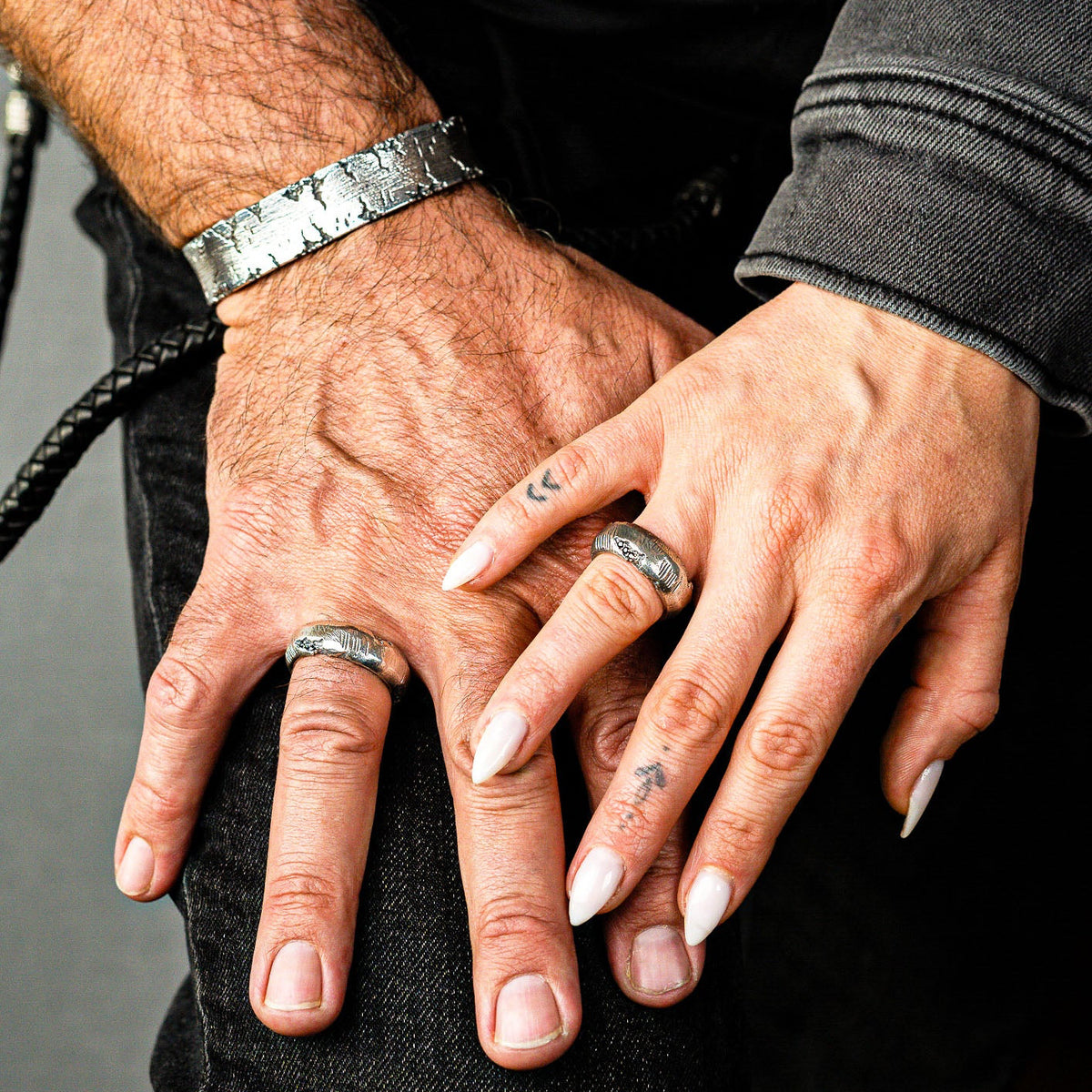 Anello The Rock stretto