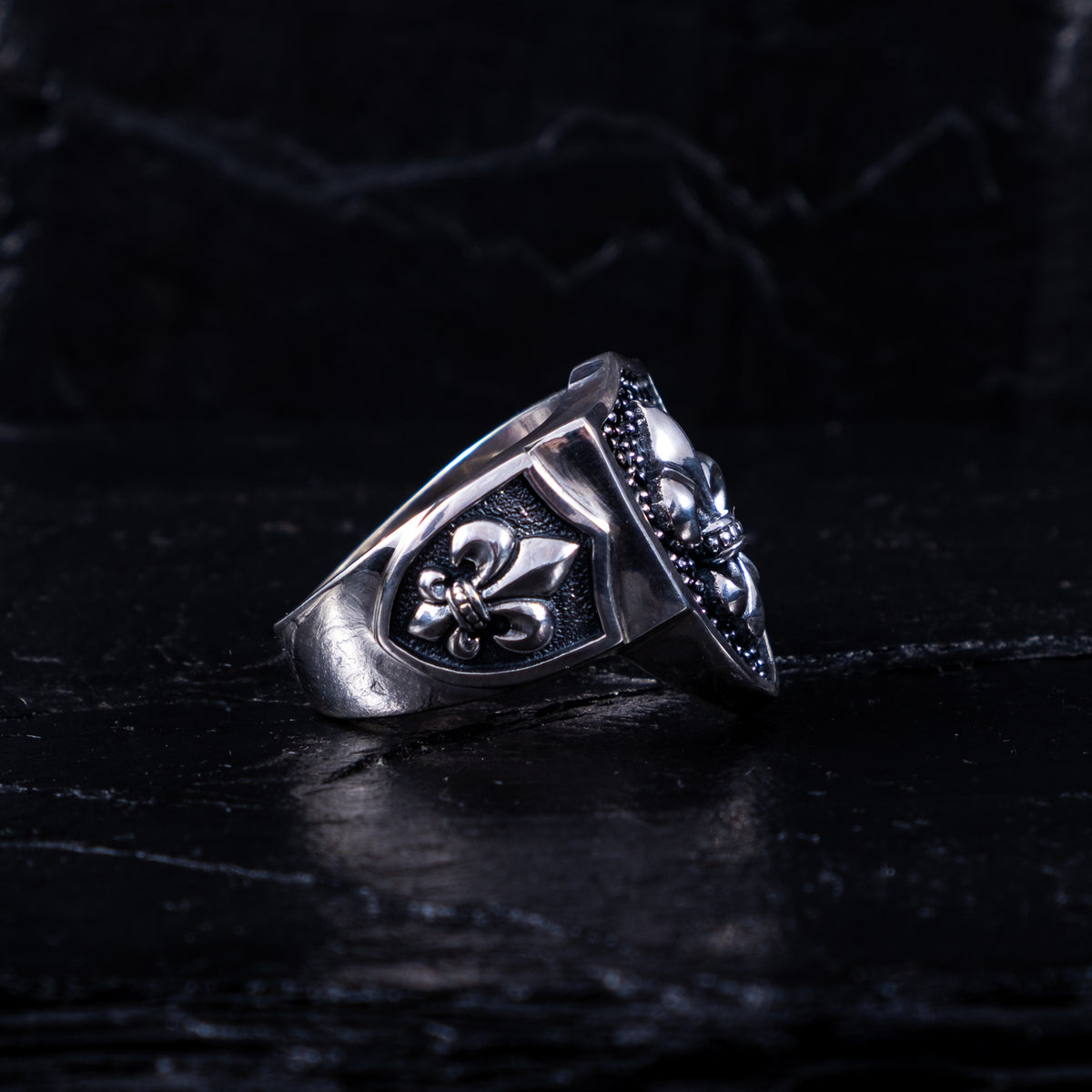 SIEGELRING LILIE SCHWARZE STEINE