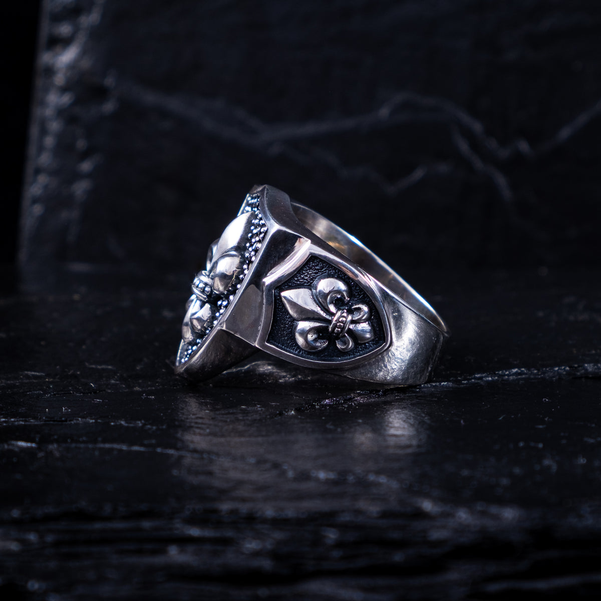 SIEGELRING LILIE SCHWARZE STEINE