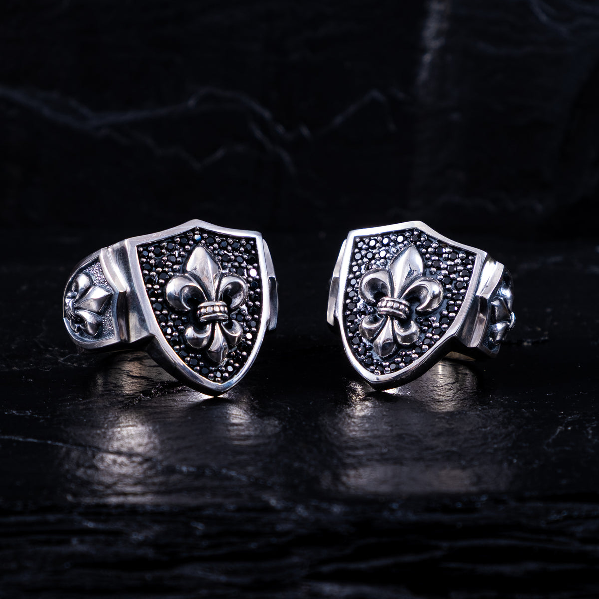 SIEGELRING LILIE SCHWARZE STEINE