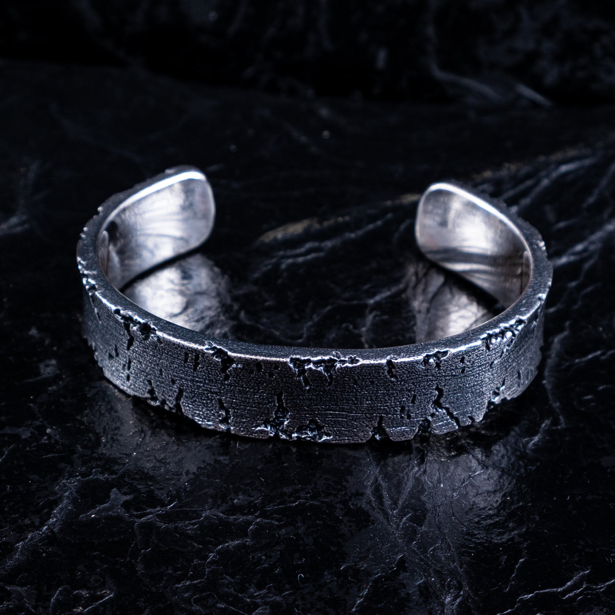 MASSIVER ARMREIF STRUKTUR SILBER