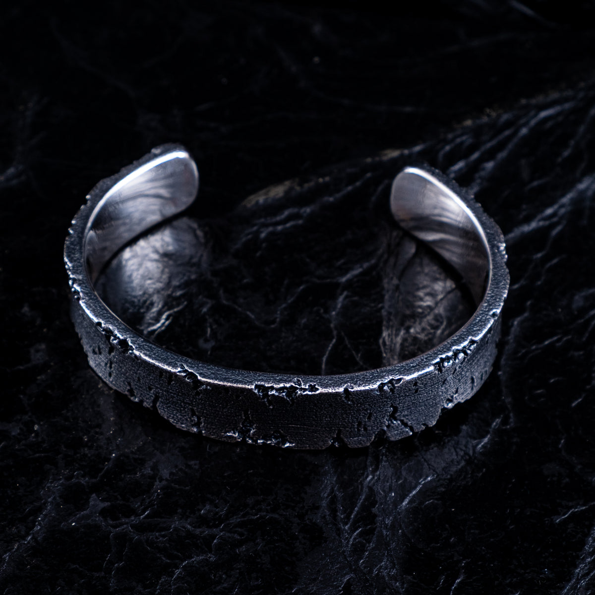 MASSIVER ARMREIF STRUKTUR SILBER