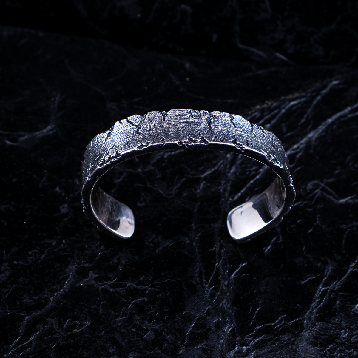 MASSIVER ARMREIF STRUKTUR SILBER