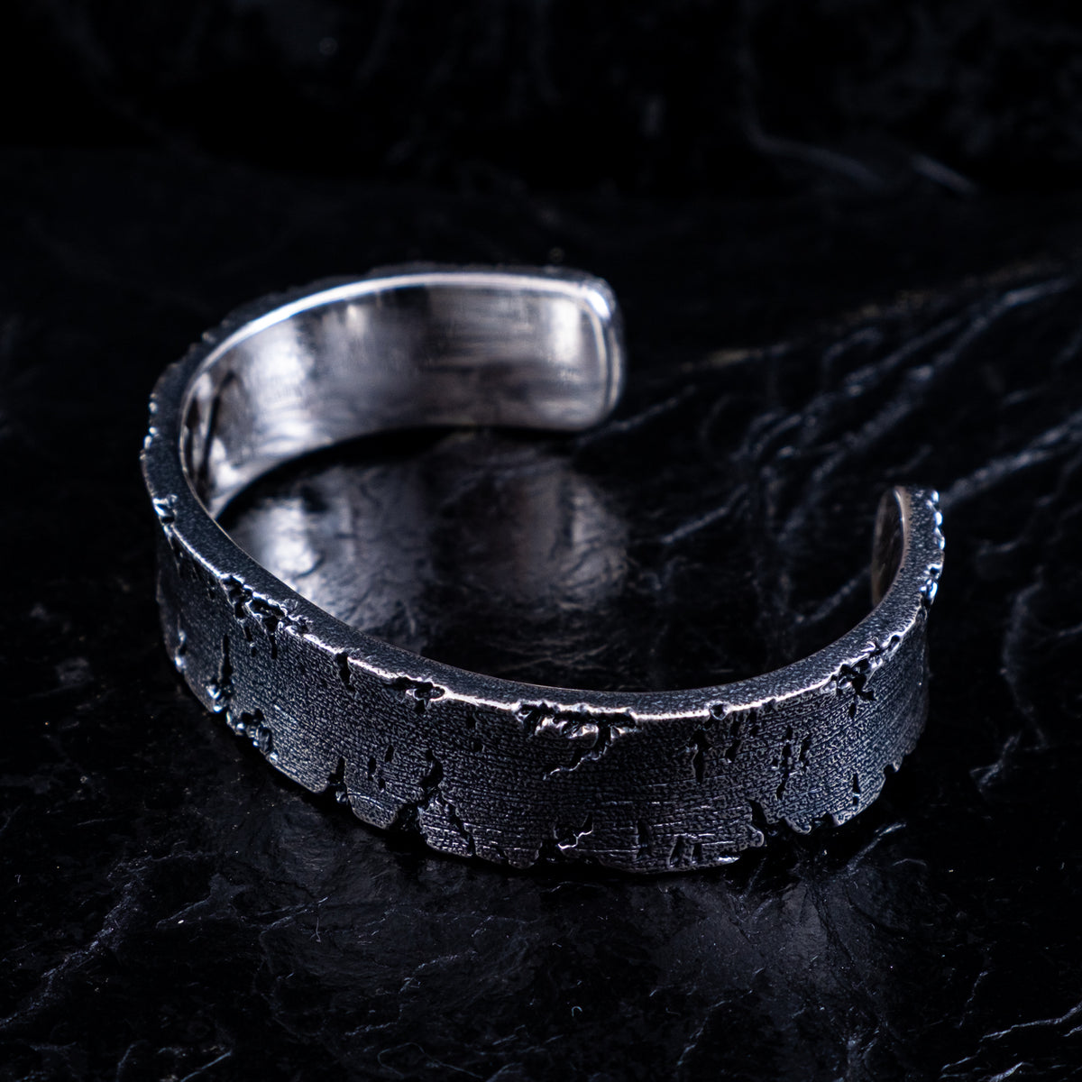 MASSIVER ARMREIF STRUKTUR SILBER