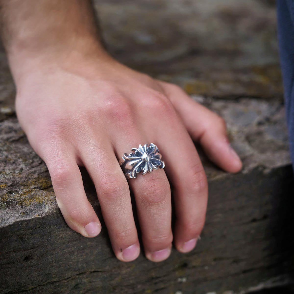 Anello croce giglio