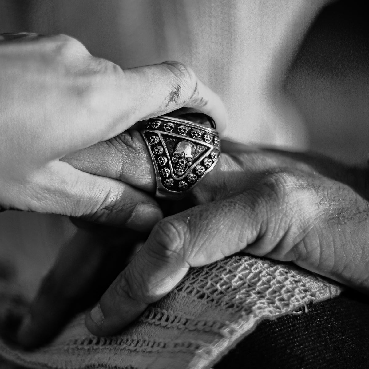 Anello teschio onice