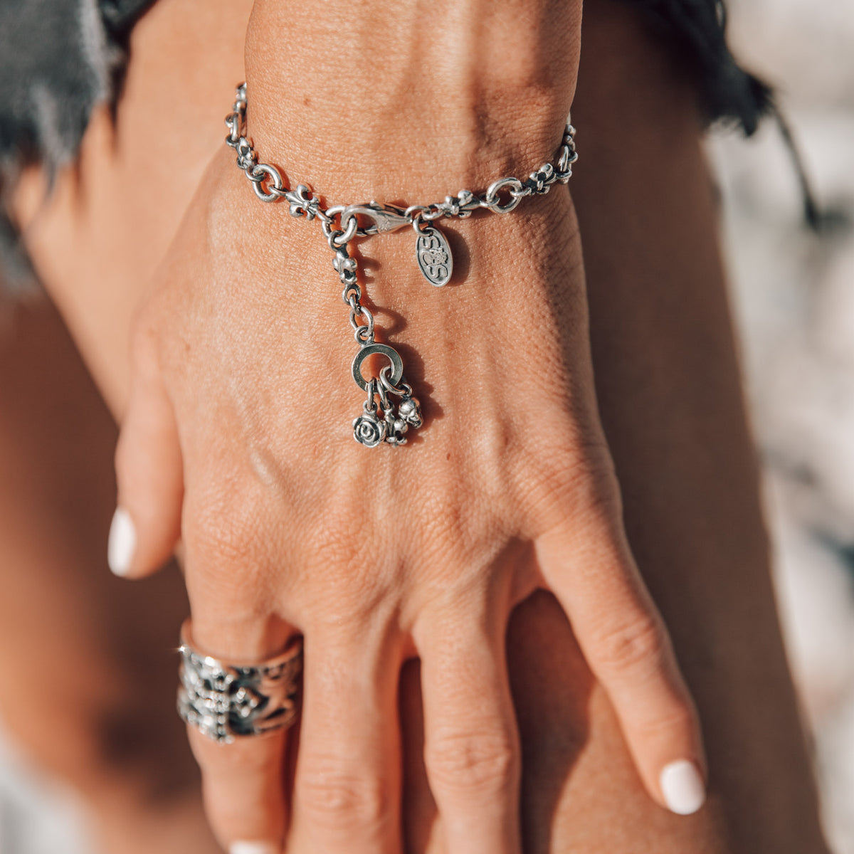 Silver bracelet lily 