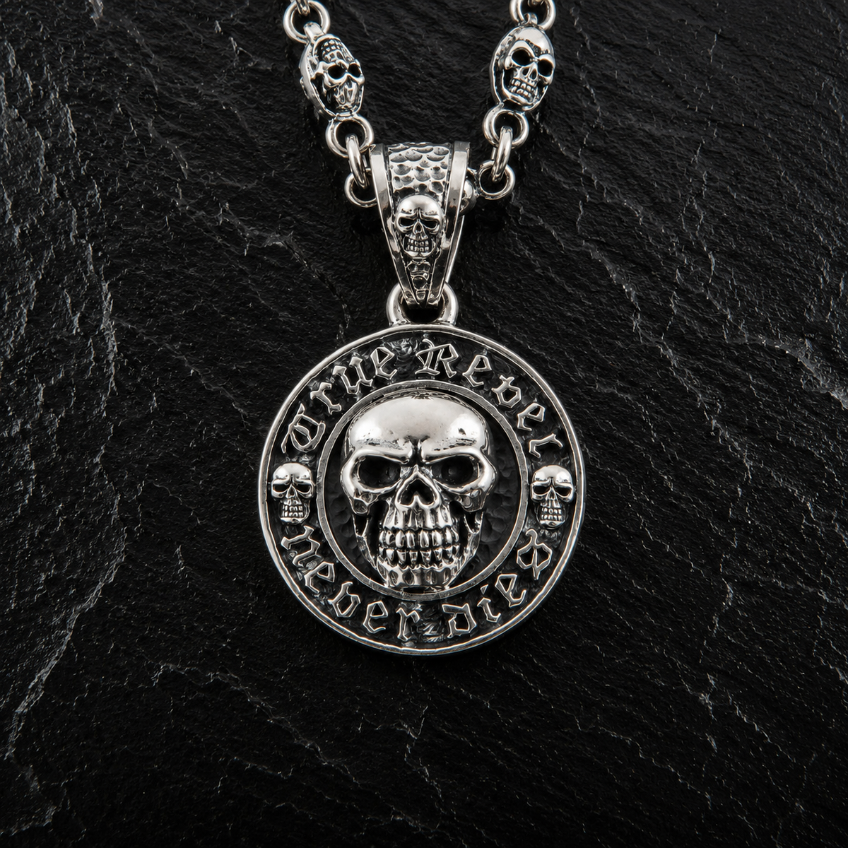 ANHÄNGER RUND TOTENKOPF TRUE REBEL NEVER DIES