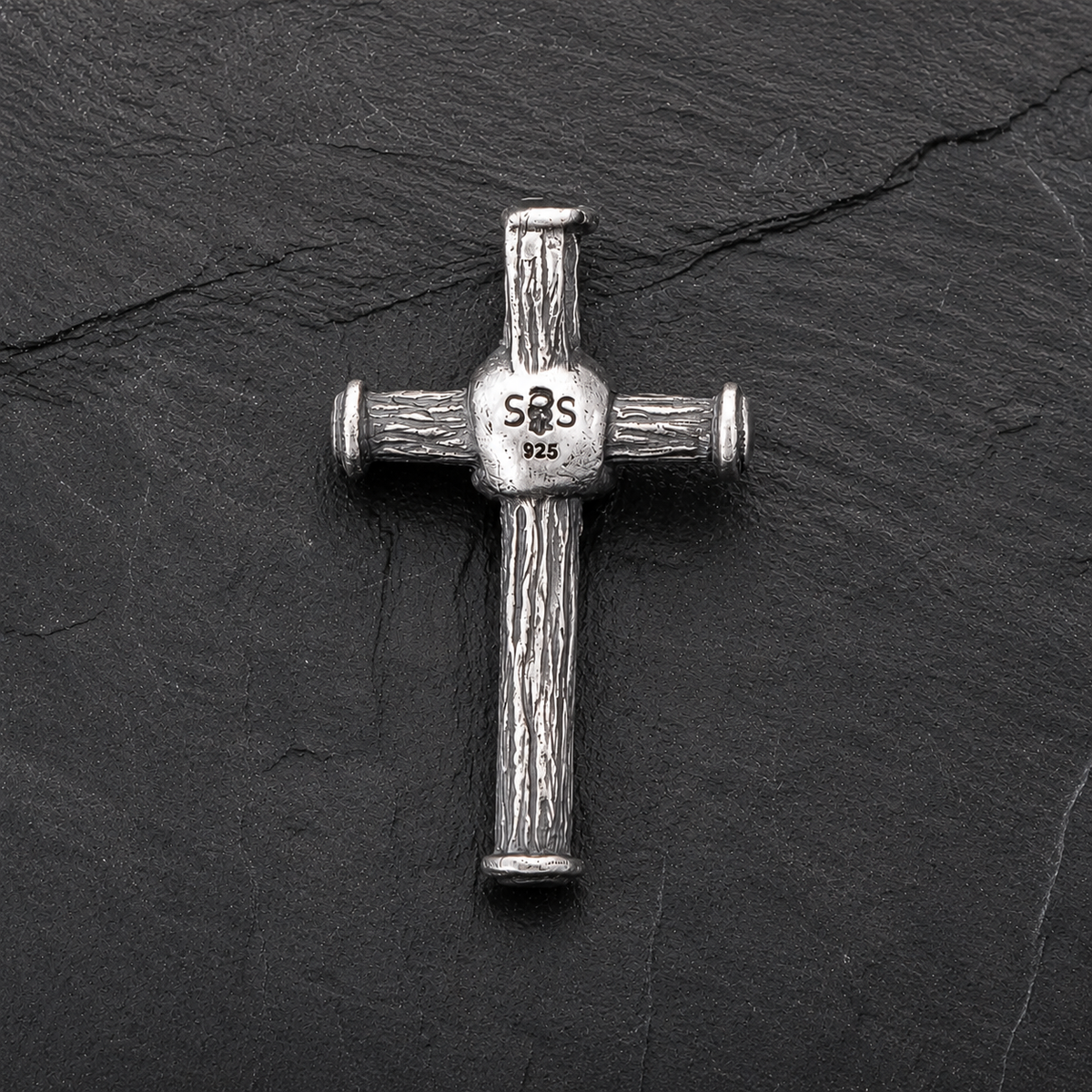 ANHÄNGER KREUZ TOTENKOPF MIT STRUKTUR