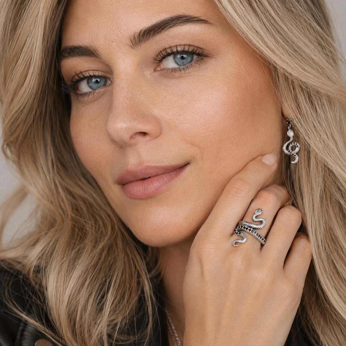 RING SCHLANGE SCHWARZE STEINE