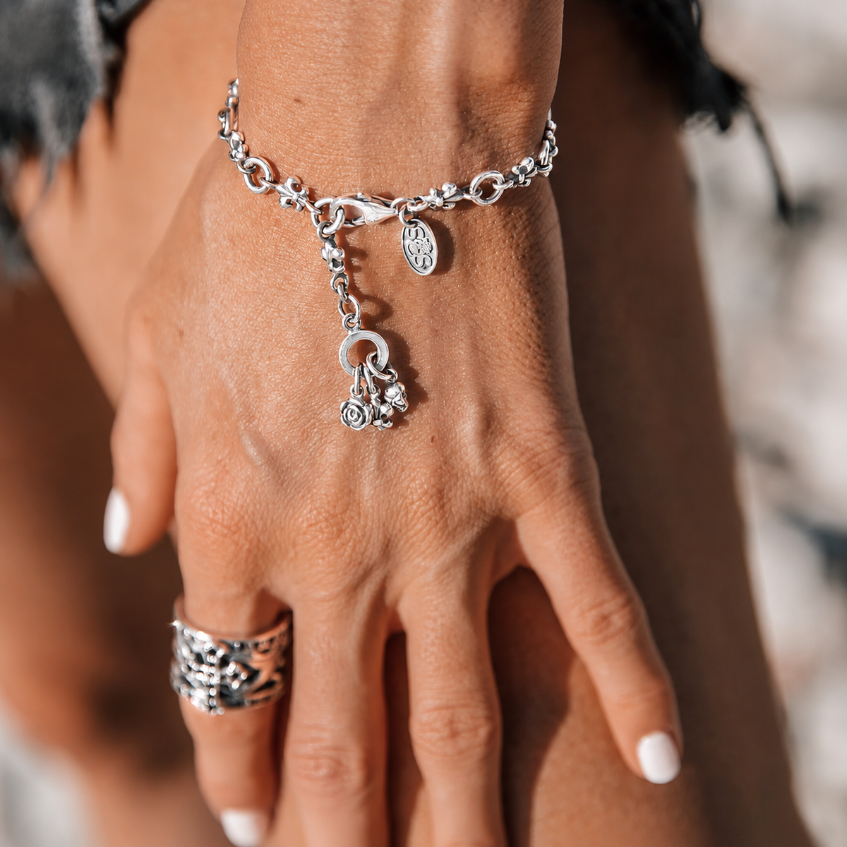 Silver bracelet lily 