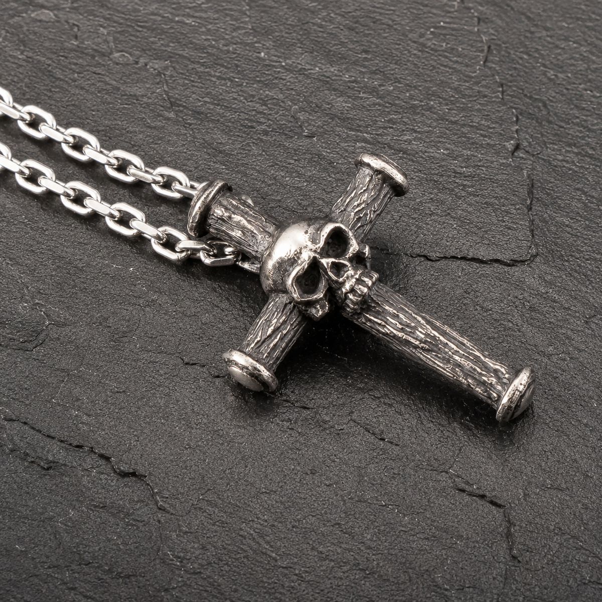 ANHÄNGER KREUZ TOTENKOPF MIT STRUKTUR