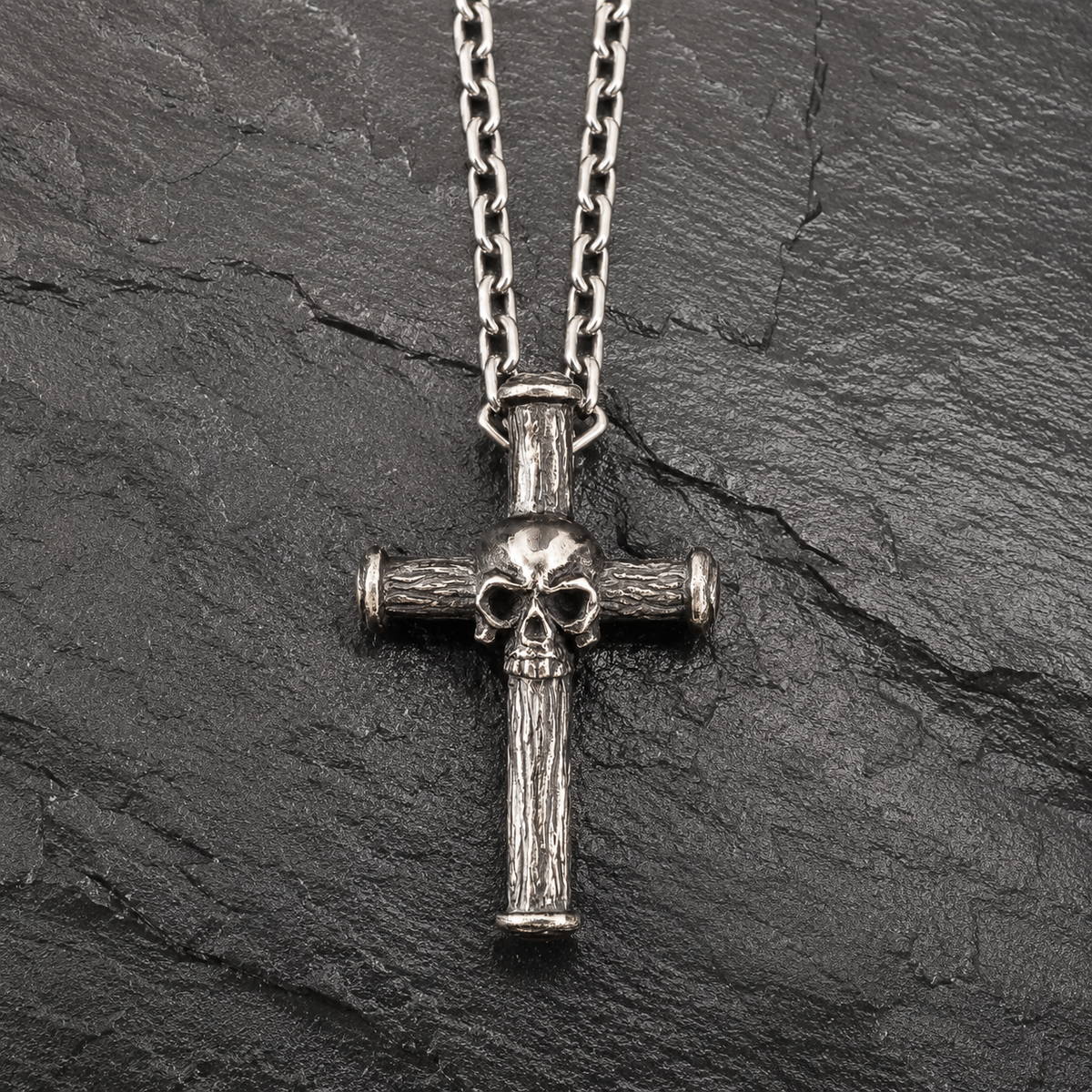 ANHÄNGER KREUZ TOTENKOPF MIT STRUKTUR