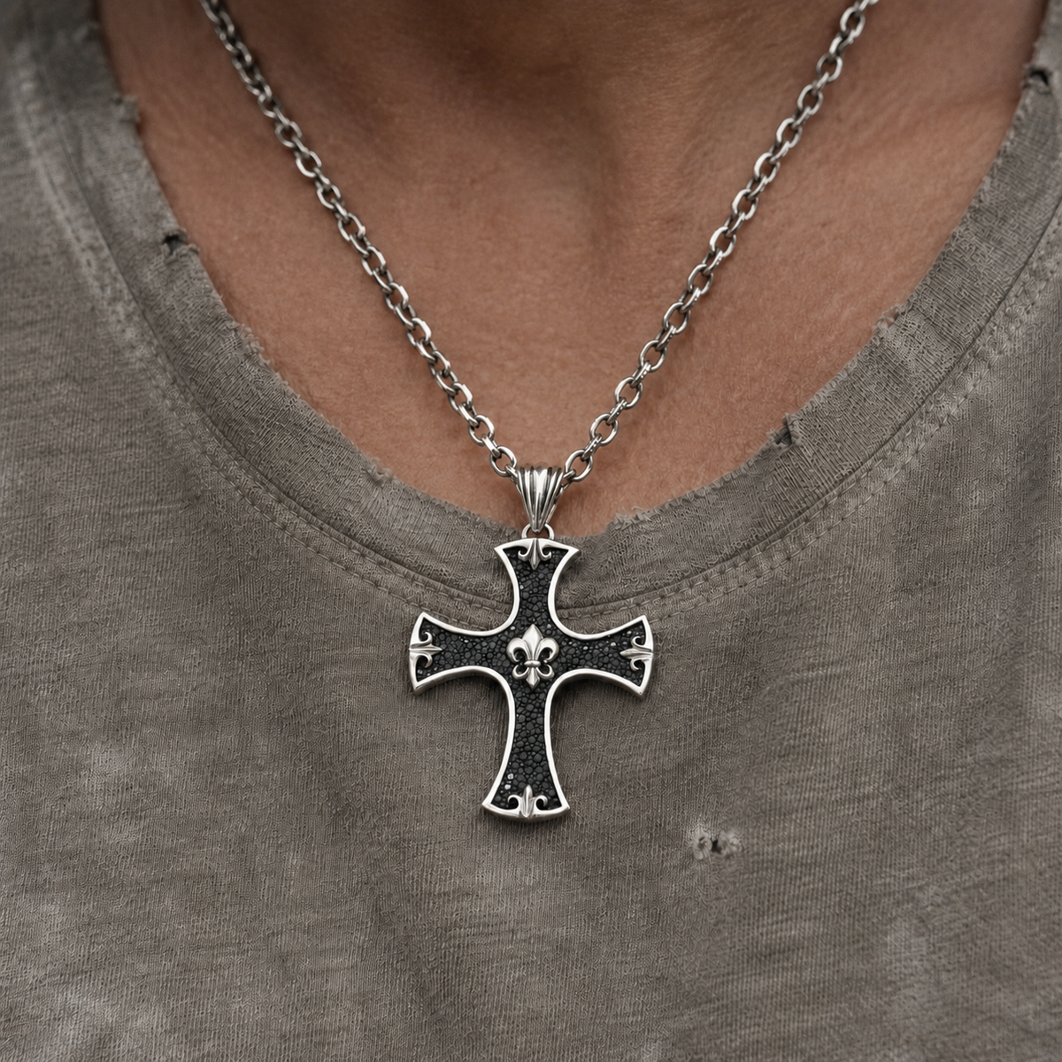 Anhänger Kreuz Lilie Rochen