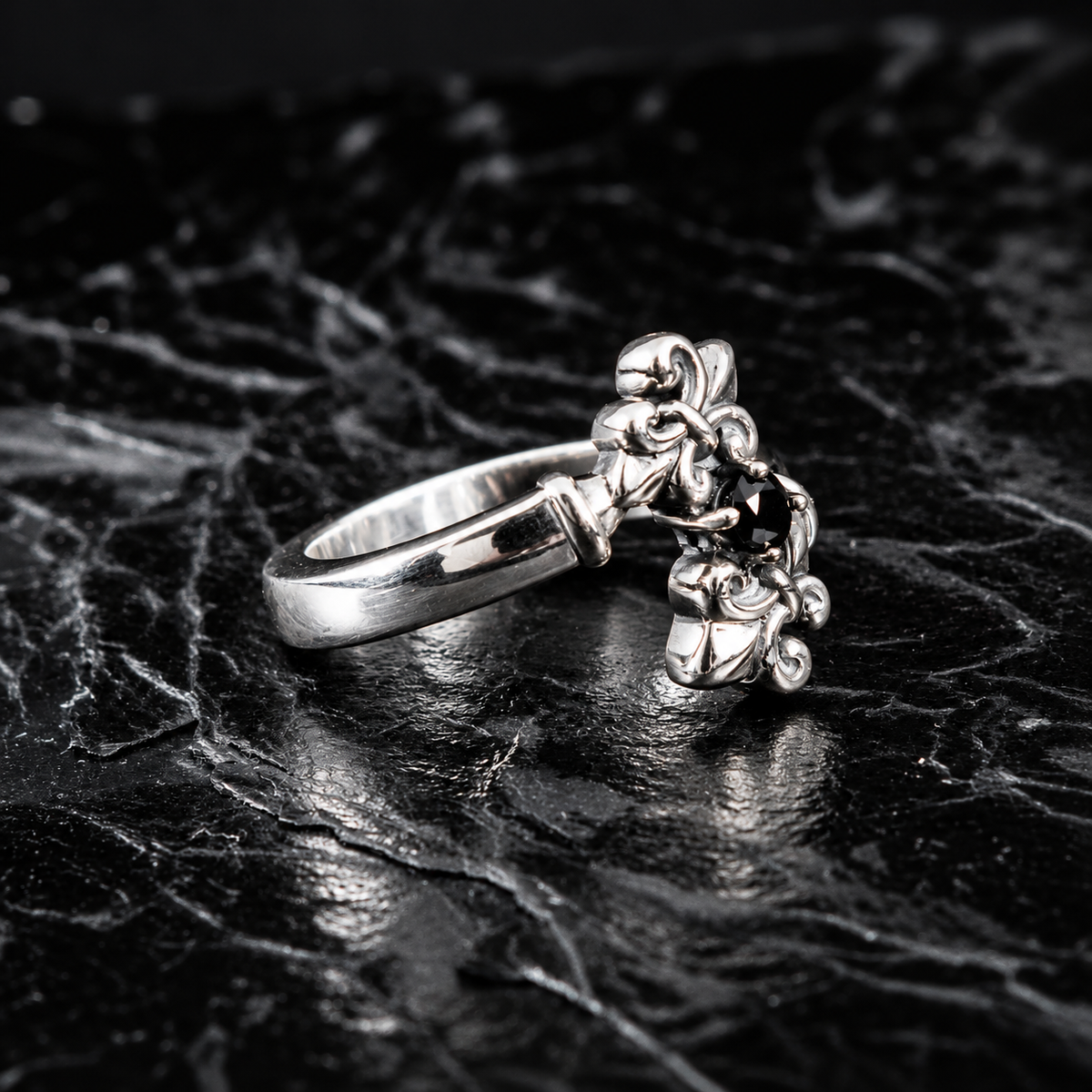 RING DOPPELLILIE MIT SCHWARZEN STEINEN SILBER